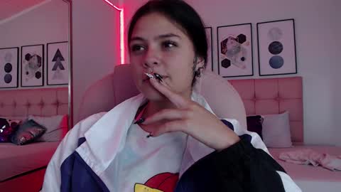 kIKI online show from January 2026 10:02:02 PM