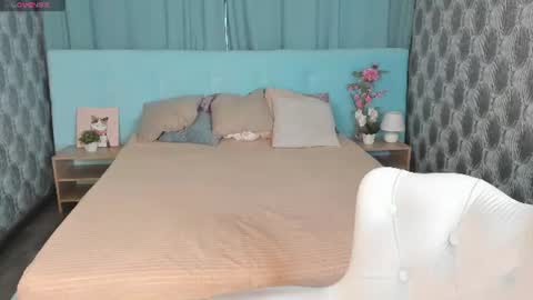 Snapshot of kiki_shanel chatting on June 2026 12:42:01 AM Kiki online show from June 2026 12:42:01 AM