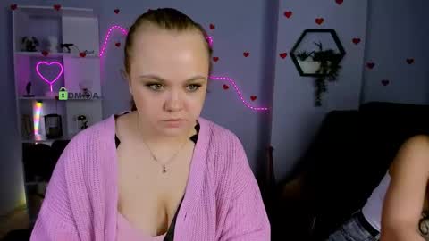 kiki_swan online show from June 2026 07:14:01 PM