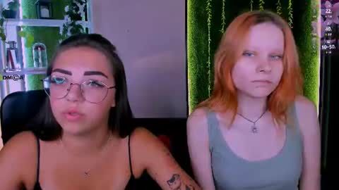 Snapshot of kiki_swan chatting on July 2026 06:02:02 AM kiki_swan online show from July 2026 06:02:02 AM