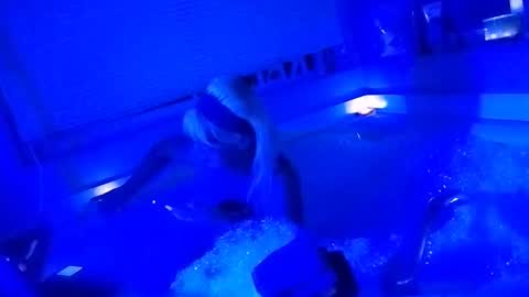 kikilovespartylights online show from November 2025 12:20:01 PM