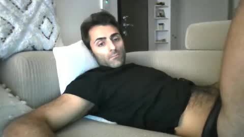 kikkus01 online show from November 2025 07:58:01 PM