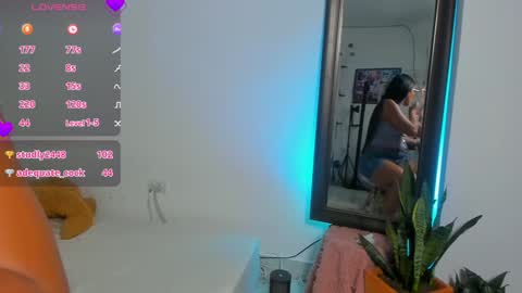 Alejandra  online show from January 2025 11:45:02 PM