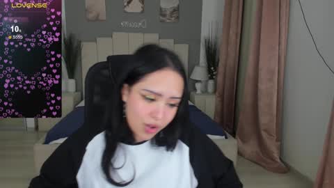 Snapshot of kim_brownie chatting on December 2024 11:33:01 AM Kim online show from December 2024 11:33:01 AM