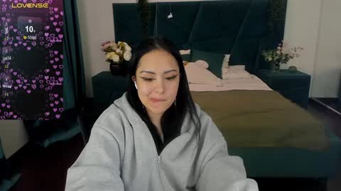 Snapshot of kim_brownie chatting on December 2024 06:04:02 PM Kim online show from December 2024 06:04:02 PM