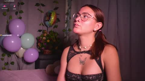 Snapshot of kim_dolls1823 chatting on January 2025 06:57:01 AM ISABELLA 3 online show from January 2025 06:57:01 AM