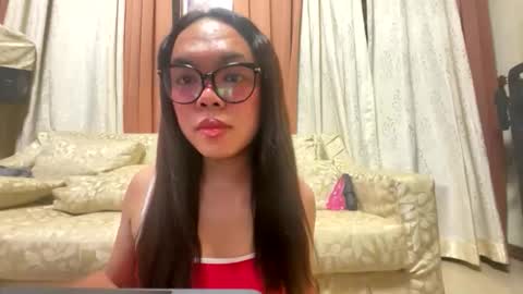 Snapshot of kim_kyile chatting on May 2026 02:37:01 PM KYLIE online show from May 2026 02:37:01 PM