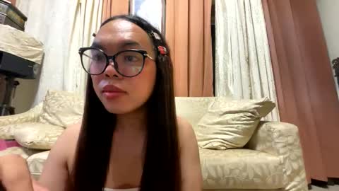 Snapshot of kim_kyile chatting on June 2026 03:47:02 PM KYLIE online show from June 2026 03:47:02 PM