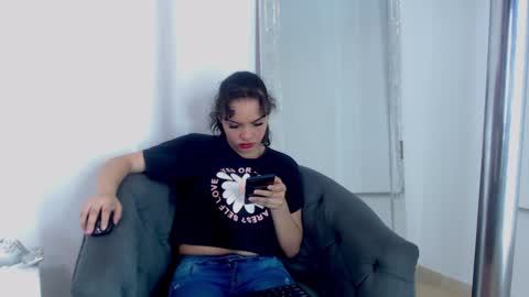 Snapshot of kim_lennon chatting on January 2025 12:05:02 PM K I M online show from January 2025 12:05:02 PM