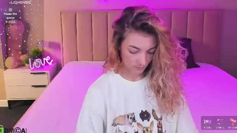Snapshot of kimberlly_smith chatting on June 2026 11:35:02 PM kimberlly_smith online show from June 2026 11:35:02 PM