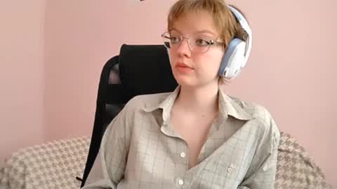 Emy online show from September 2025 08:16:02 AM
