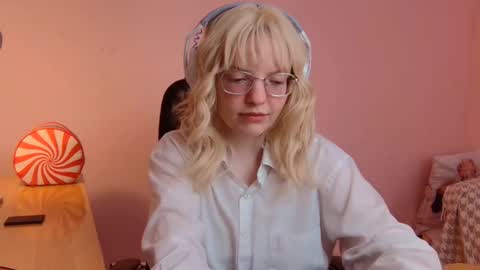 Emy online show from September 2025 07:13:02 AM