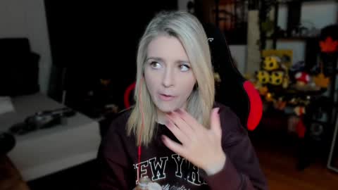 Wolfs Girl online show from September 2025 04:54:01 PM