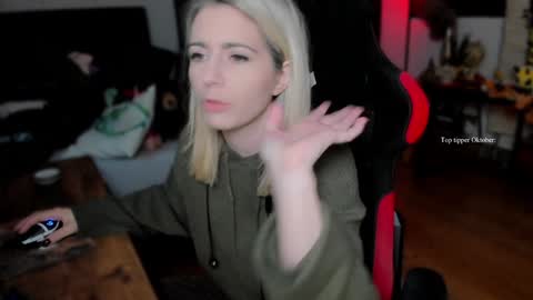 Wolfs Girl online show from October 2025 02:15:02 PM