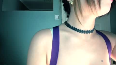 Kiki  online show from April 2026 03:22:02 PM