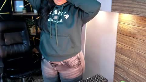 Snapshot of kimkalifa chatting on September 2025 03:01:01 PM Camila online show from September 2025 03:01:01 PM
