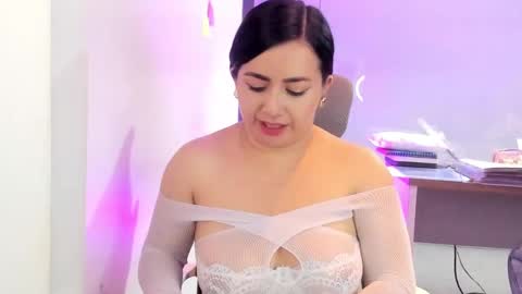 Camila online show from September 2025 12:54:01 PM