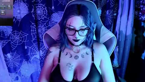 Snapshot of kimlennox_ chatting on October 2025 01:32:01 PM online show from October 2025 01:32:01 PM