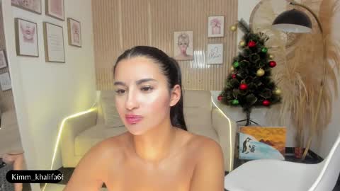 Kim  online show from December 2024 12:41:01 AM