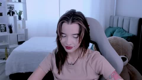 Snapshot of kimm_wong chatting on June 2026 09:44:02 AM kimm wong online show from June 2026 09:44:02 AM