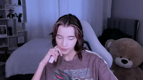 Snapshot of kimm_wong chatting on June 2026 03:53:01 AM kimm wong online show from June 2026 03:53:01 AM