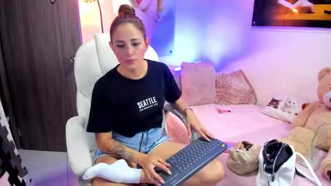 kimmberly_saenz_ online show from November 2025 11:54:01 PM