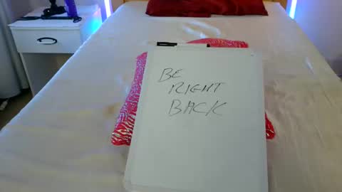 Snapshot of kimmitay chatting on October 2025 10:43:02 PM Kimmi Taylor online show from October 2025 10:43:02 PM