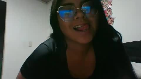 Snapshot of kimmy_kimmy_ chatting on February 2025 12:19:01 AM Kimmy online show from February 2025 12:19:01 AM