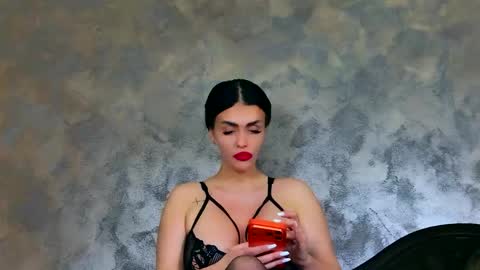 Snapshot of kimwilmes chatting on May 2026 02:00:01 PM Kim Wilmes online show from May 2026 02:00:01 PM