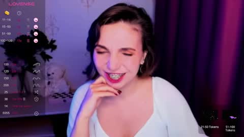 Hazel online show from November 2025 09:48:02 PM