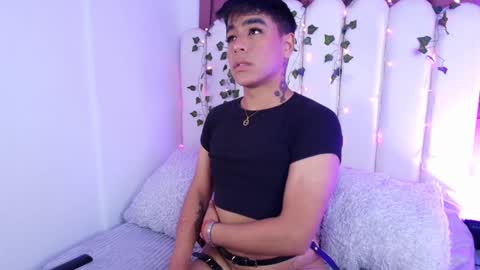 Snapshot of king_azahell chatting on December 2024 01:53:02 AM king help me reach 100 likes online show from December 2024 01:53:02 AM