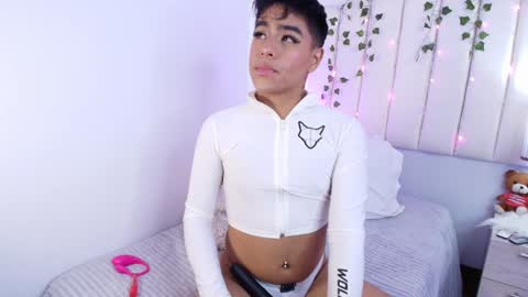 Snapshot of king_azahell chatting on January 2025 01:59:02 AM king help me reach 100 likes online show from January 2025 01:59:02 AM