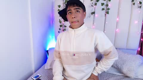 Snapshot of king_azahell chatting on January 2025 02:56:02 AM king help me reach 100 likes online show from January 2025 02:56:02 AM