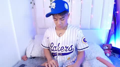 Snapshot of king_azahell chatting on January 2025 03:34:02 AM king help me reach 100 likes online show from January 2025 03:34:02 AM