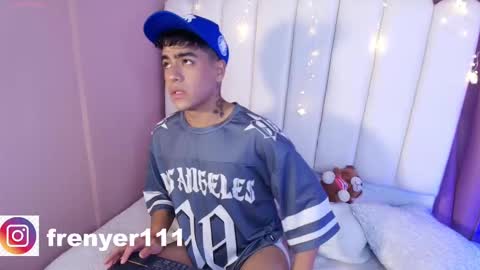 Snapshot of king_azahell chatting on February 2025 02:14:01 AM king help me reach 100 likes online show from February 2025 02:14:01 AM