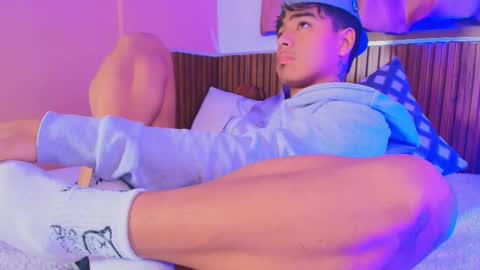 Snapshot of king_azahell chatting on October 2025 03:02:02 AM king help me reach 100 likes online show from October 2025 03:02:02 AM