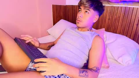 Snapshot of king_azahell chatting on October 2025 03:18:01 AM king help me reach 100 likes online show from October 2025 03:18:01 AM