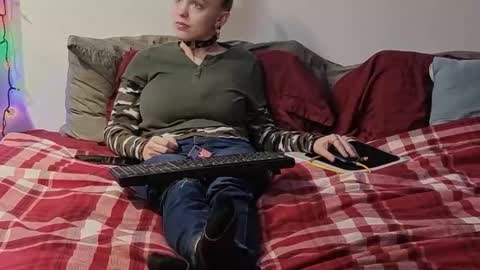 Scarred Thighs online show from December 2025 12:16:02 AM