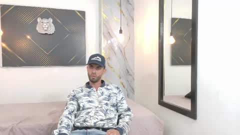 KING  online show from July 2026 03:42:01 AM
