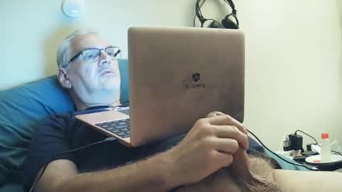 kingtongue10 online show from October 2025 10:36:02 AM