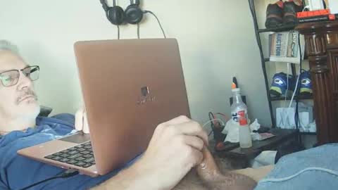 kingtongue10 online show from December 2025 08:49:02 PM