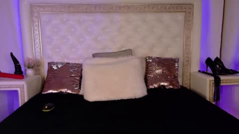 Snapshot of kinky_courtney chatting on January 2025 01:04:01 AM Courtney online show from January 2025 01:04:01 AM