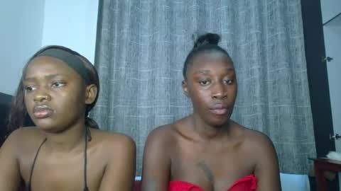 Snapshot of kinky_leila chatting on June 2026 05:15:01 AM kinky_leila online show from June 2026 05:15:01 AM