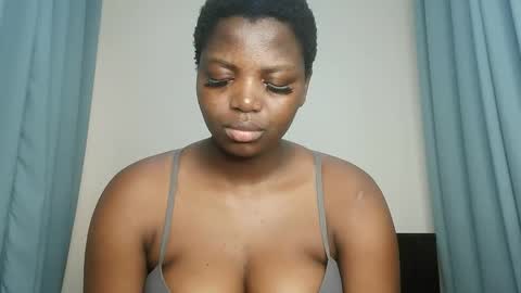 Lola online show from September 2025 12:43:01 PM