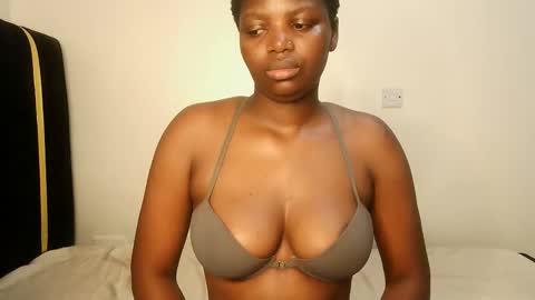 Lola online show from October 2025 02:11:02 AM