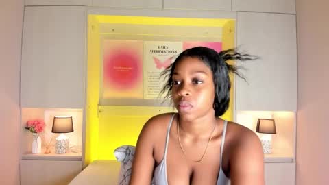 M A R A  online show from November 2025 12:05:02 PM