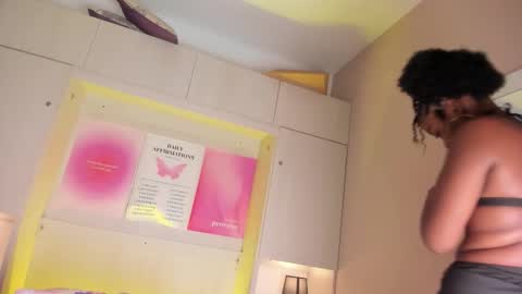 M A R A  online show from February 2026 12:03:01 PM