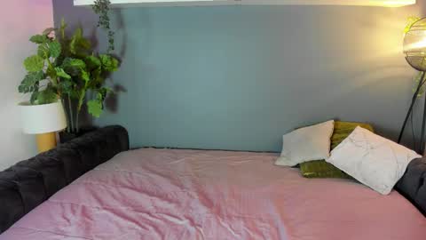 Snapshot of kira_exe chatting on February 2026 12:01:02 PM kira_exe online show from February 2026 12:01:02 PM