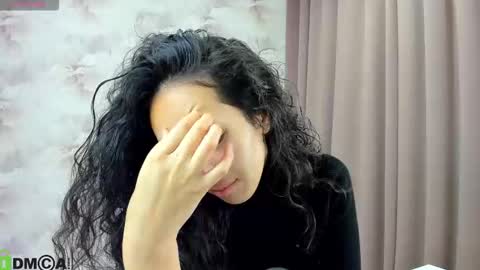 Snapshot of kira_lilian chatting on October 2025 03:02:02 AM Aura online show from October 2025 03:02:02 AM