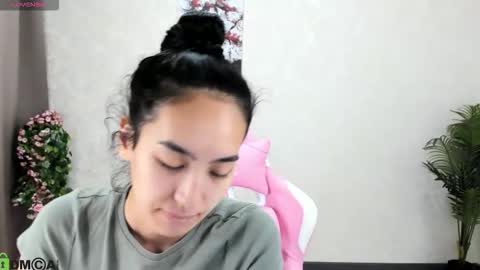 Snapshot of kira_lilian chatting on October 2025 02:59:01 AM Aura online show from October 2025 02:59:01 AM